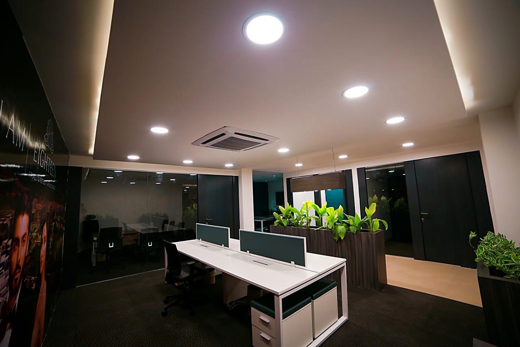 Open-plan office for Eighteen