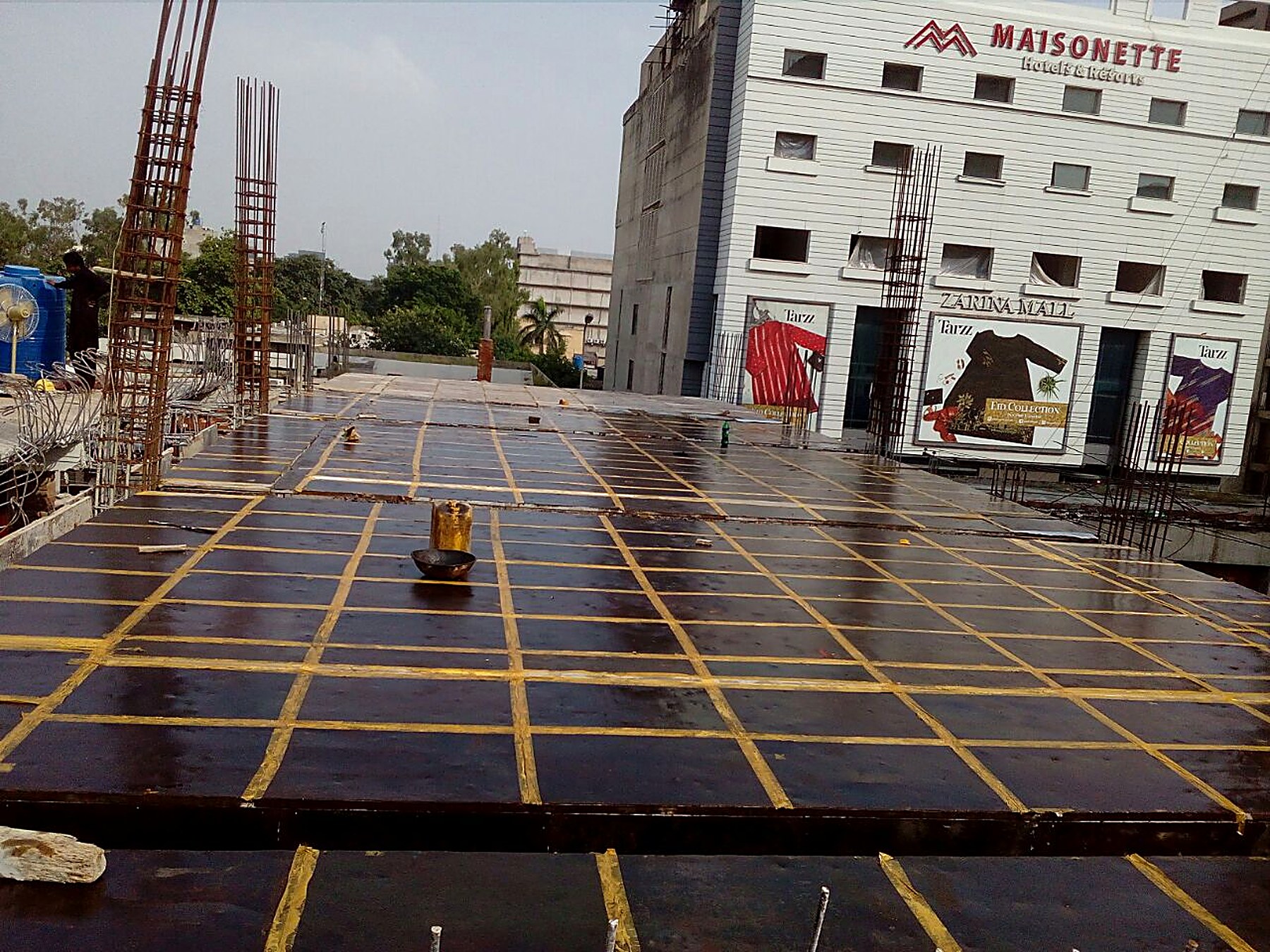 Steel slab shuttering